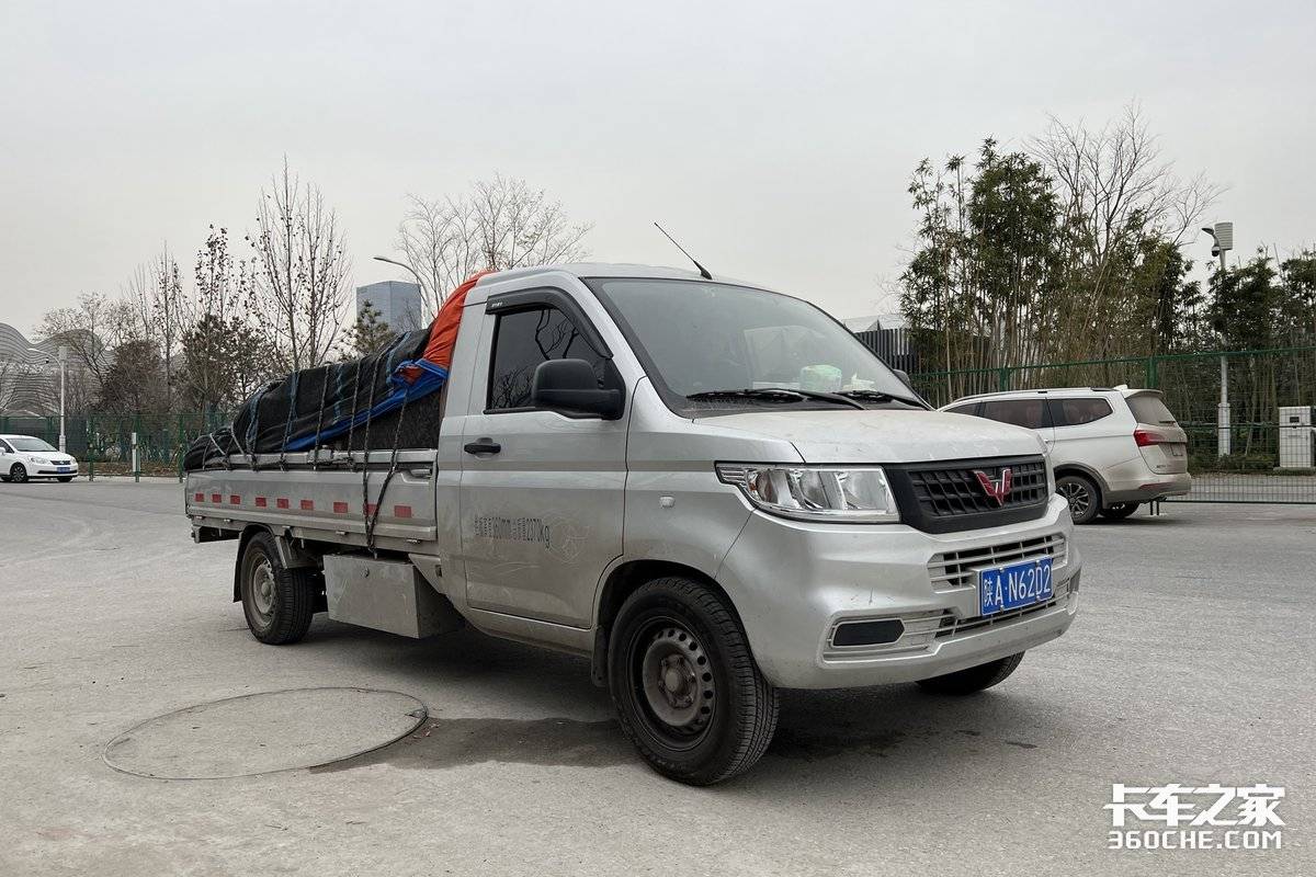 买辆五菱荣光小卡摆地摊怎么样,五菱荣光小卡摆摊卖什么好