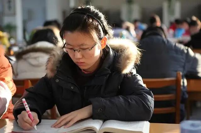 写论文避开娱乐圈,写论文需要避免的误区