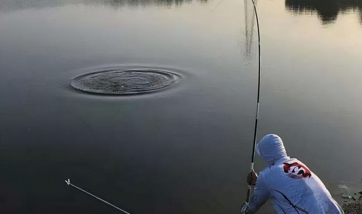 浮漂有一个凹痕影响么,浮漂的好坏对钓鱼的影响