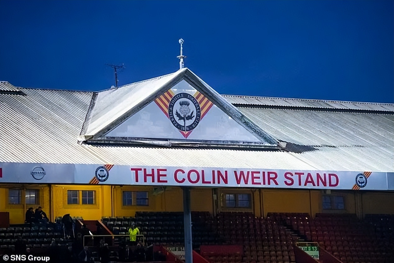 男子10万买一注彩票中八亿后续,男子彩票中3600万第2天淡定上班