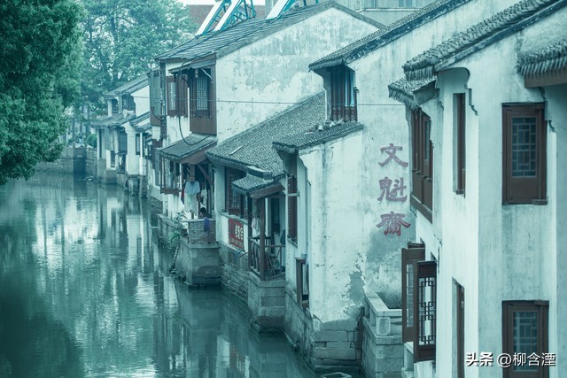 你从江南的烟雨中走进我的诗行,我从江南走过曾经的风景