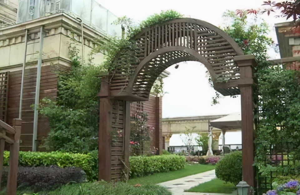 袁隆平去世，张庭偏偏大卖喜庆四件套：“面膜夫妇”的传销人生