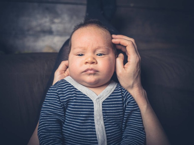 出生后的宝宝怎么去胎毒,新生儿有胎毒正确的去除方法