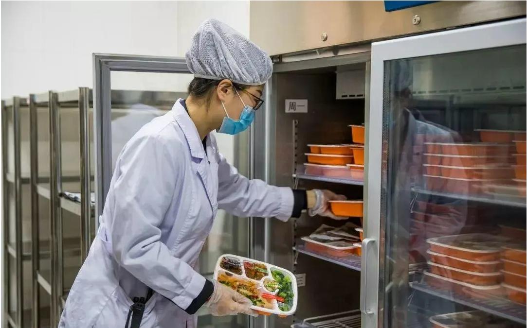 为什么火车盒饭越来越便宜,火车上的盒饭为何最后便宜