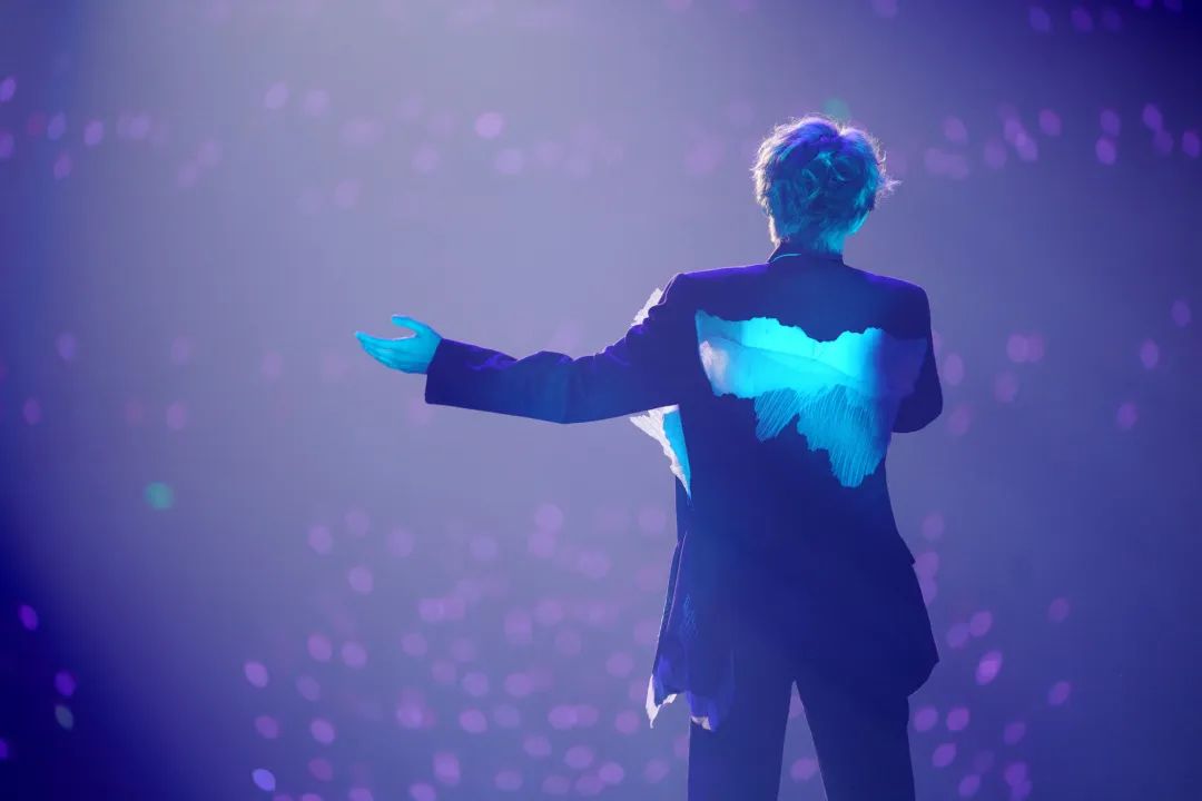 王源回家乡重庆开演唱会，滚滚长江滚烫热爱