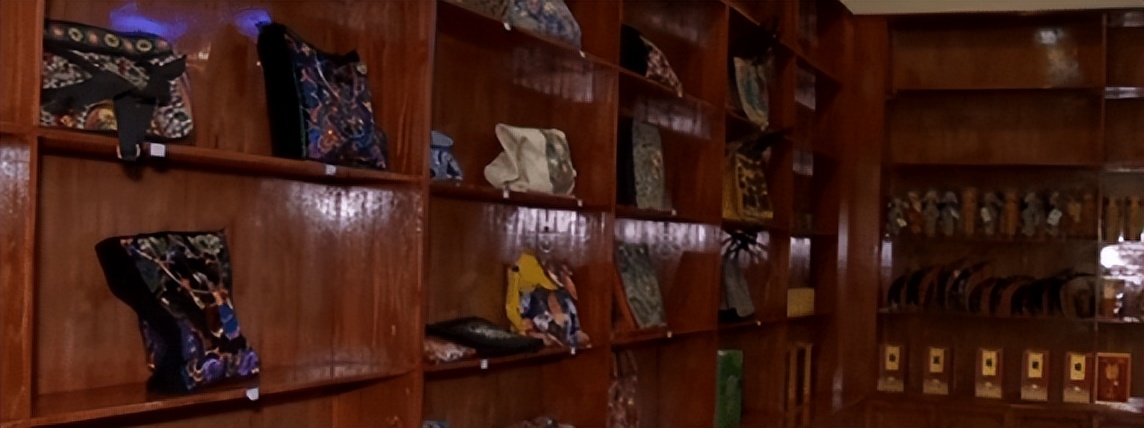 她用一片叶子，反手能卖7000元，在国外每年赚900万