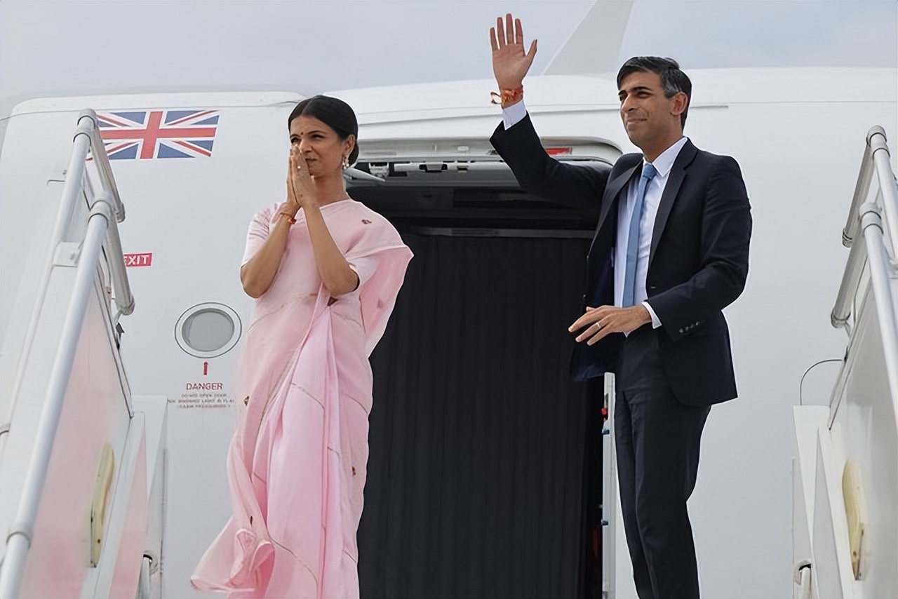 英第一夫人给老公打领带超甜！两套纱丽闪耀G20，比韩国夫人还闪