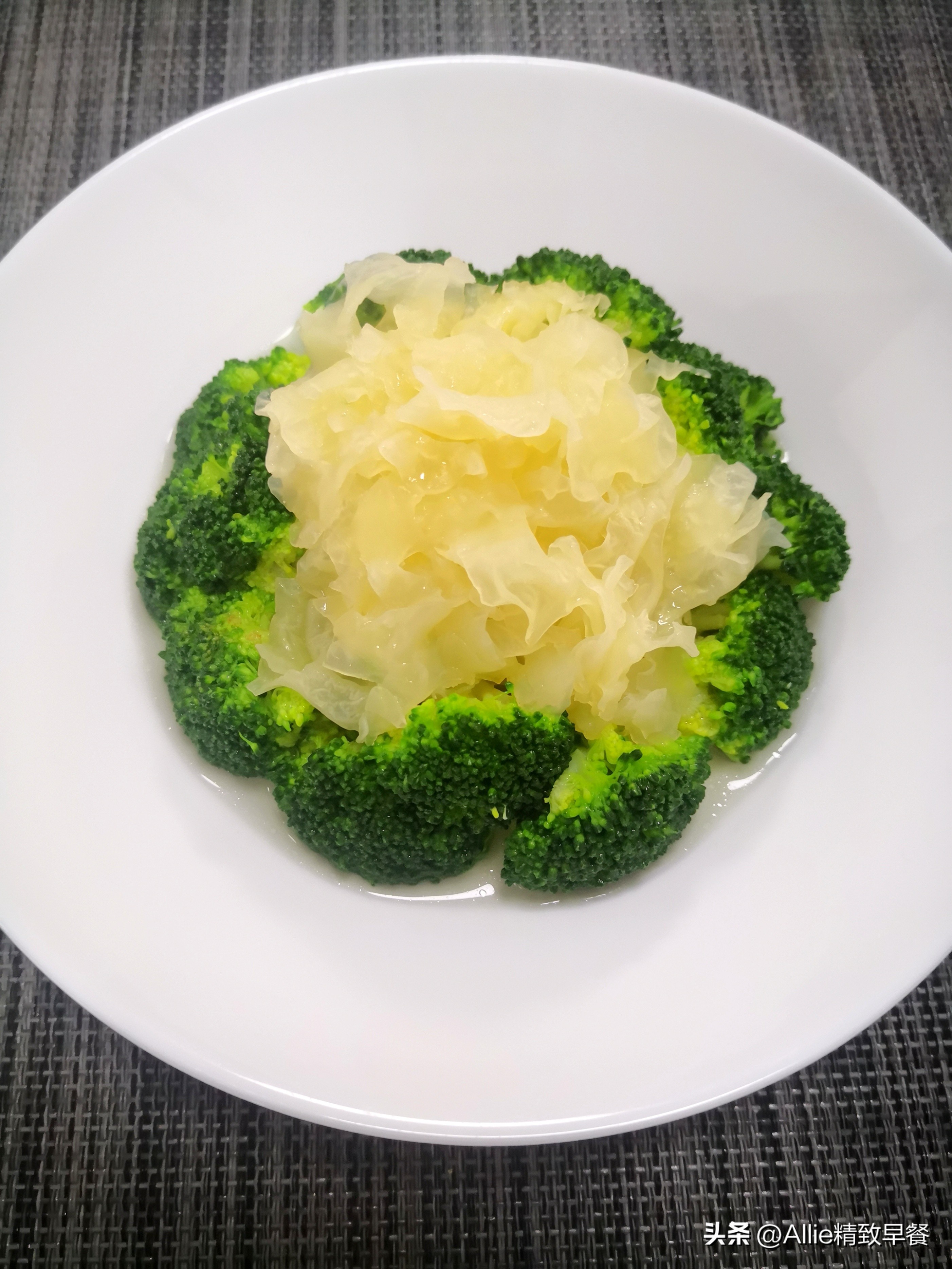 广东人爱吃的炒河粉，教您在家就能做，根根分明爽滑入味，零厨艺