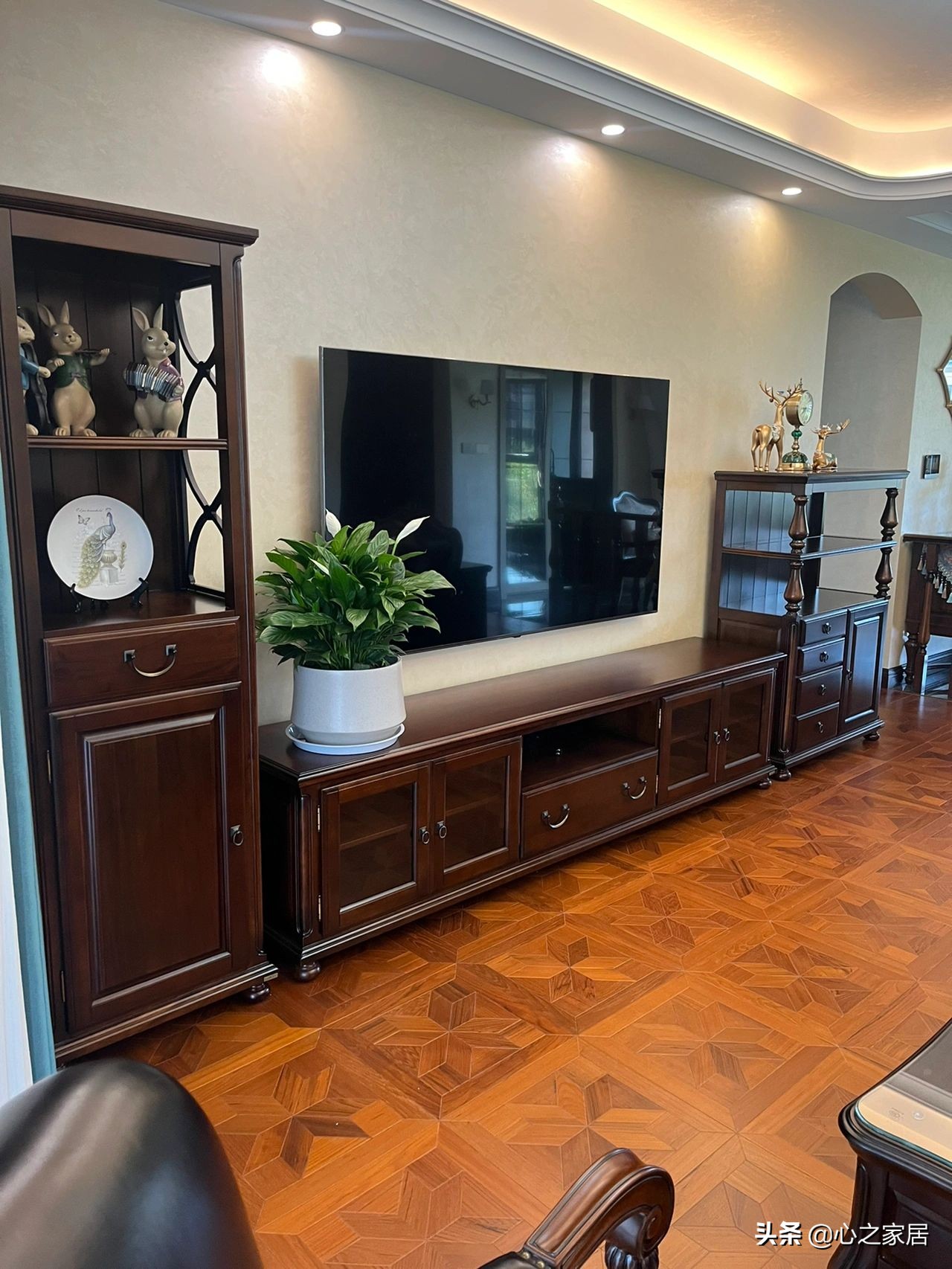 美式挑空栏杆装修效果图,美式装修风格过道全屋效果图