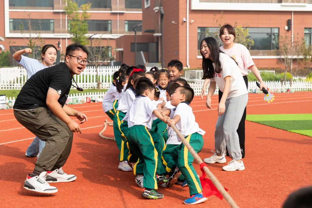 喜迎二十大奋进新征程大学,首都师范大学育新学校房山分校