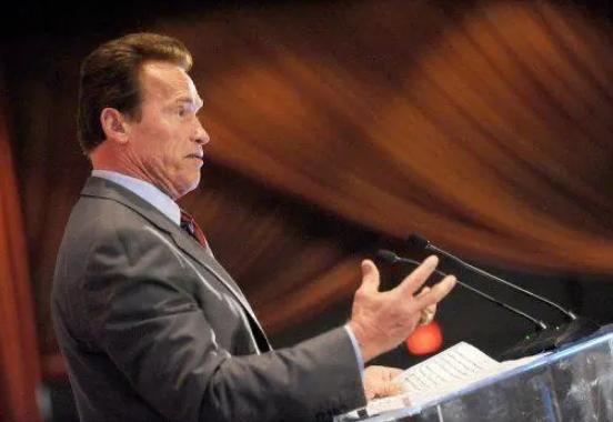 硬汉施瓦辛格原版,施瓦辛格硬汉完整版