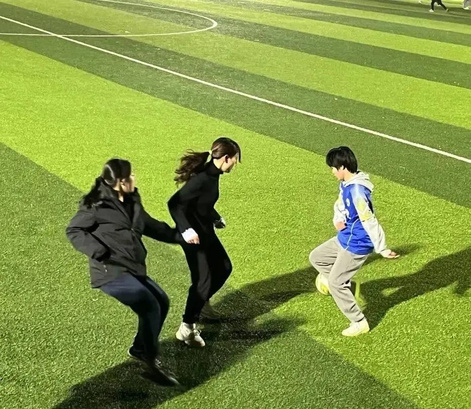 “绿岛杯”足球联赛|挥汗绿茵追梦未来