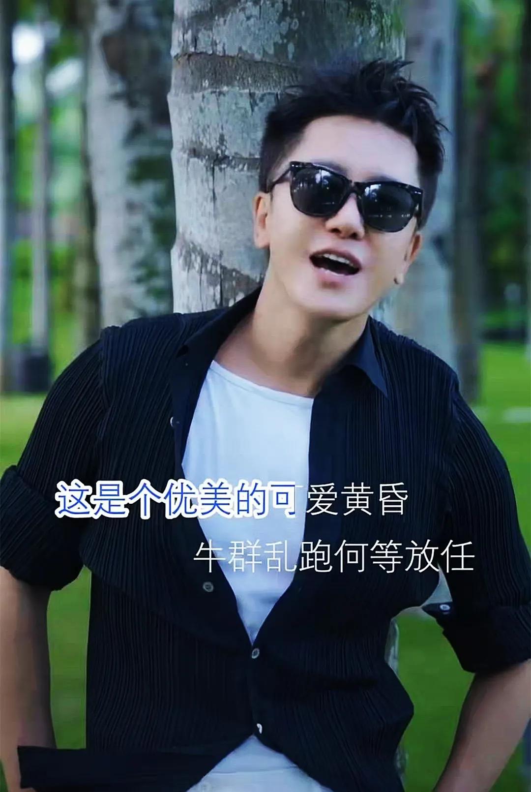 毛宁51岁再次翻红了吗,毛宁依旧阳刚帅气潇洒