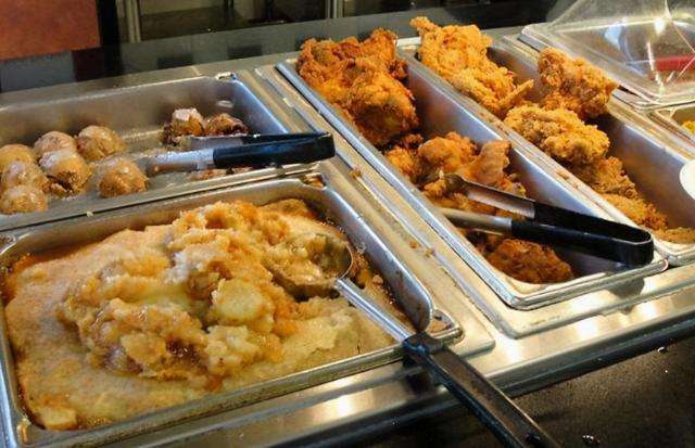 自助餐一吃就饱员工说出套路,自助餐一吃就饱员工说出其中套路