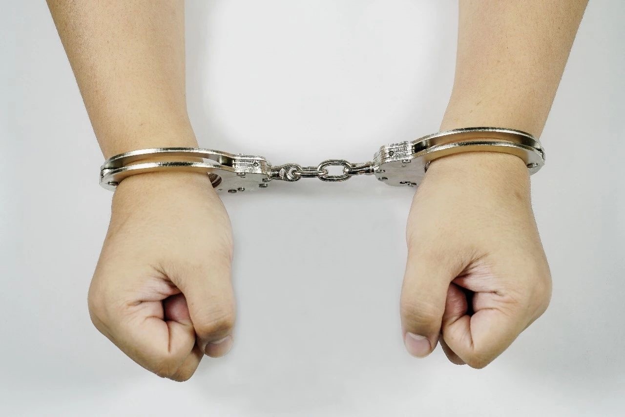 深陷巨额收益陷阱女子被骗200万,深陷巨额收益陷阱女子被骗200万元