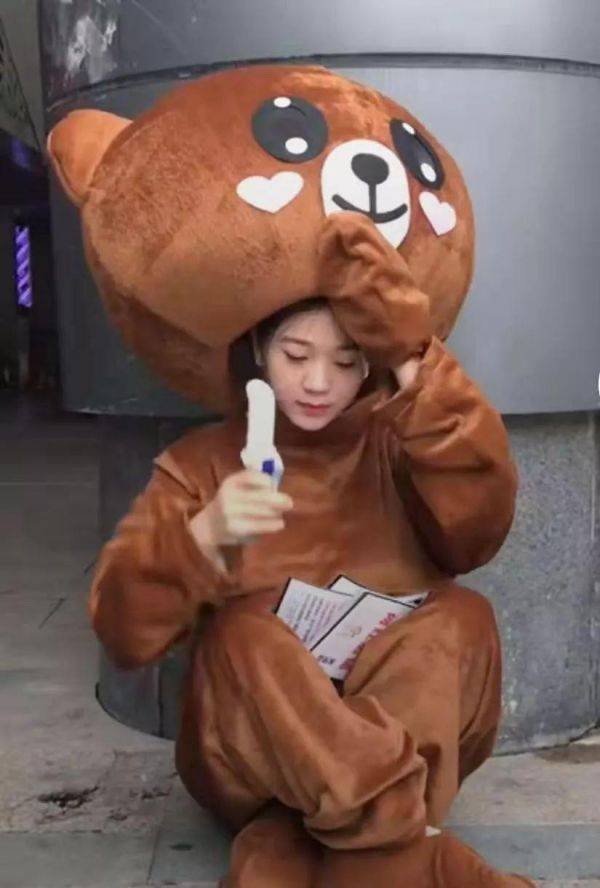 21岁的张曼如身价超亿,21岁最年轻的董事长张曼如