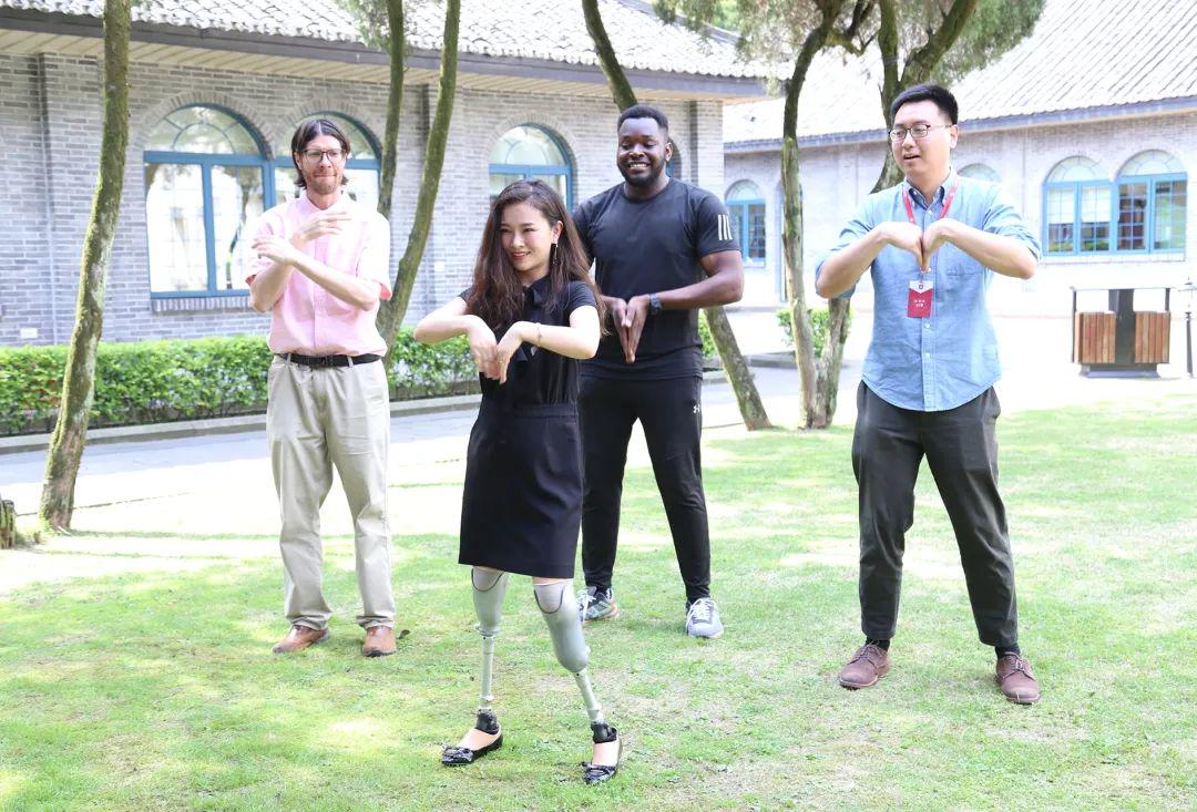 在地震中失去双腿的廖智,在地震中失去双腿被丈夫抛弃