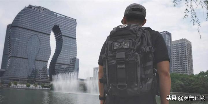 电脑双肩包哪个牌子比较好看实惠,性价比高的电脑双肩包推荐