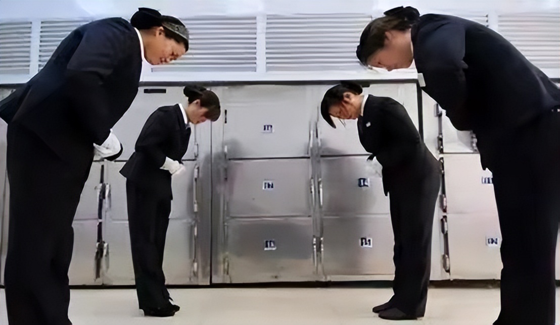 入殓师为什么不能触碰亲人的尸体,人死后必须要用入殓师吗