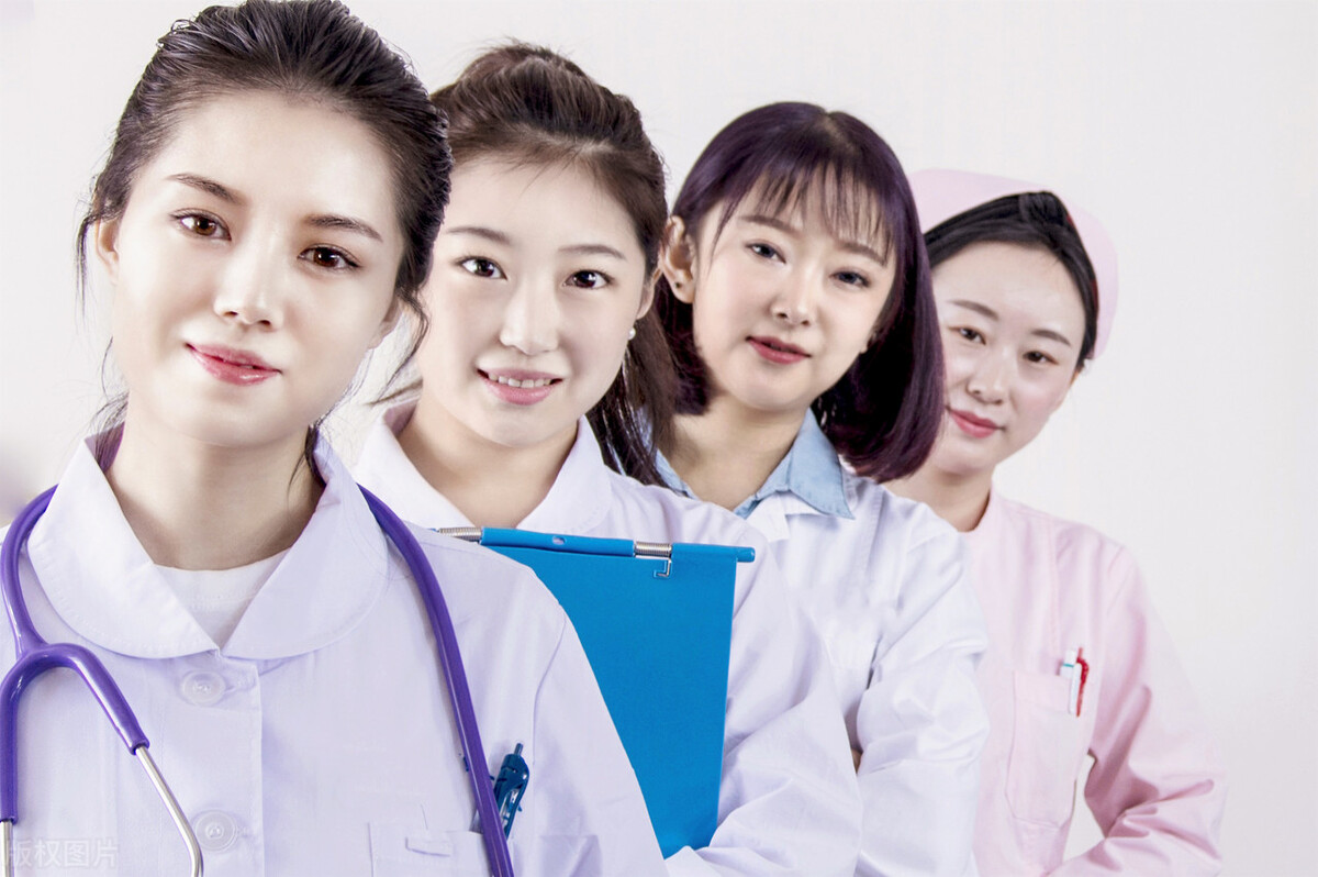 精神病院的病人告诉医生，大夫精神需要治疗