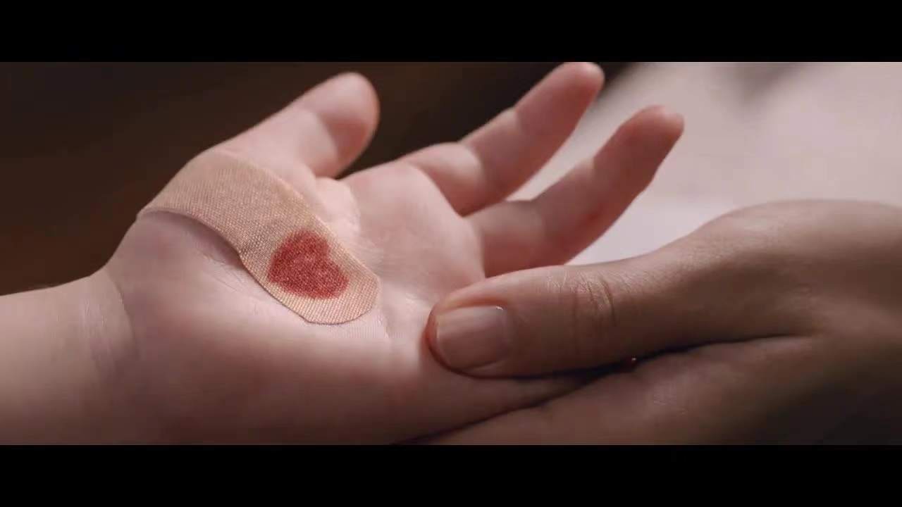 邦迪防水创可贴透气吗,邦迪创可贴与云南白药