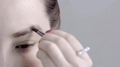 新手如何化妆自然不卡粉,新手如何化妆出无瑕零毛孔的皮肤