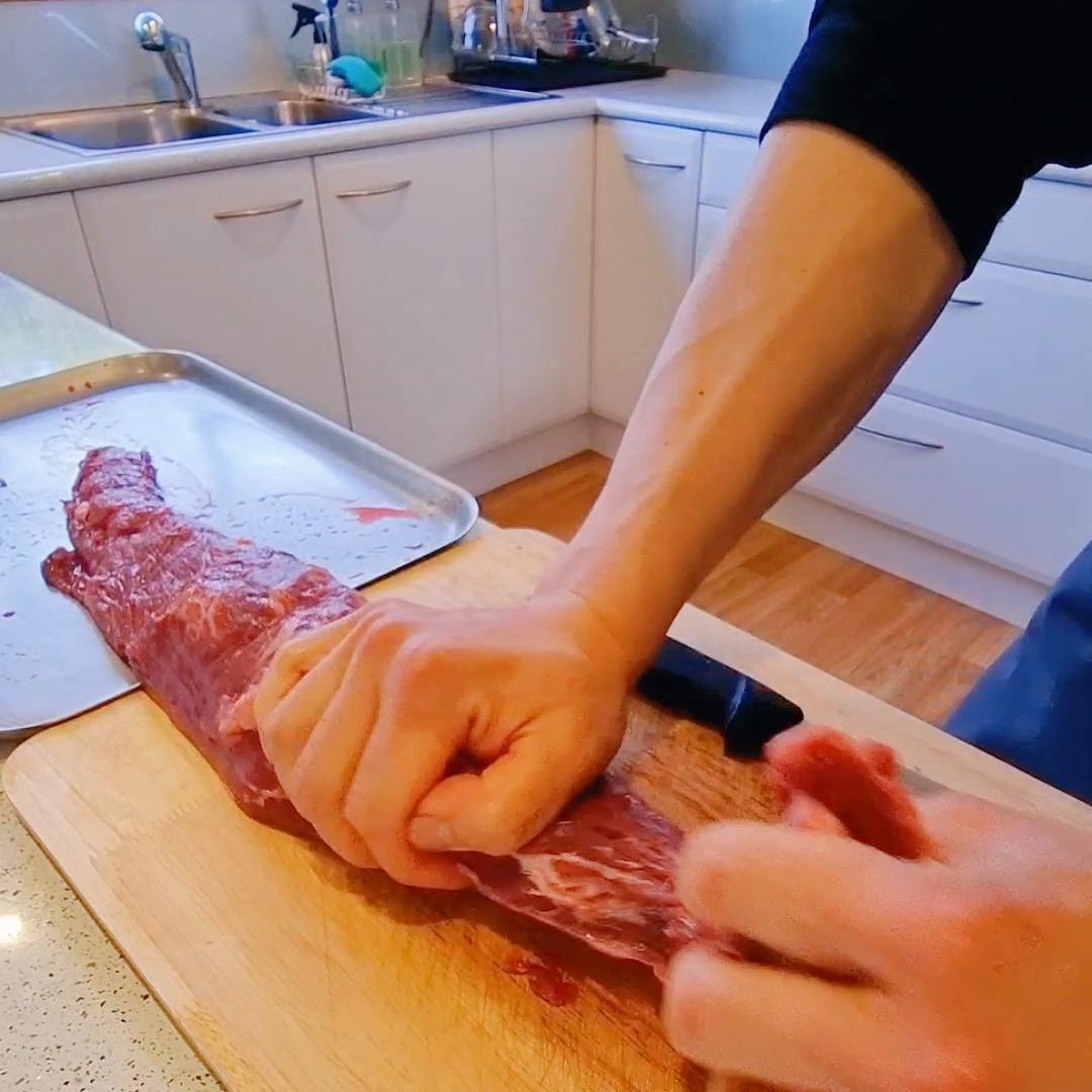 牛菲力牛排怎么煎又嫩又好吃,如何做好一块五分熟菲力牛排