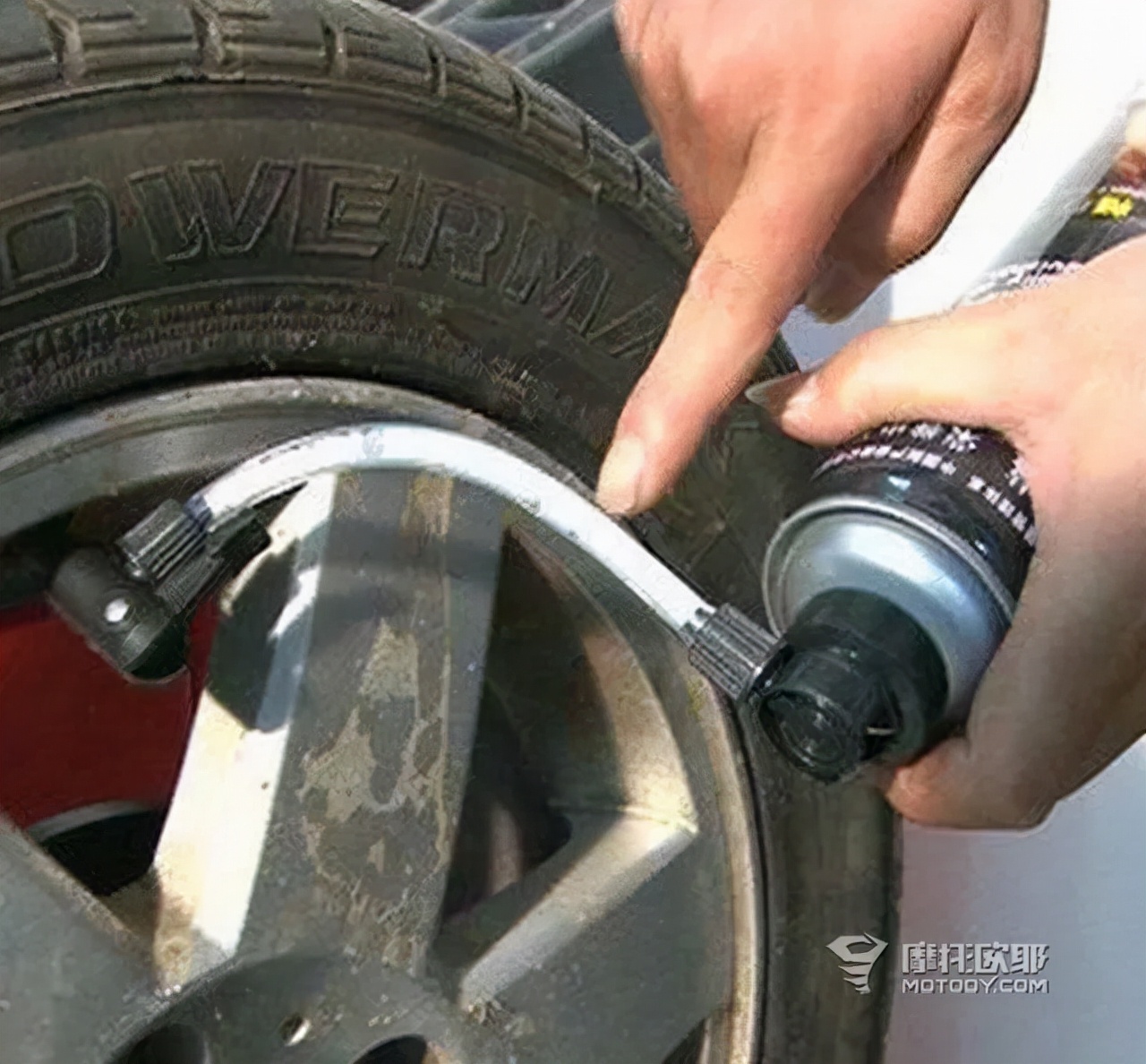 捅轮胎最好方法,教你如何修补轮胎过程视频