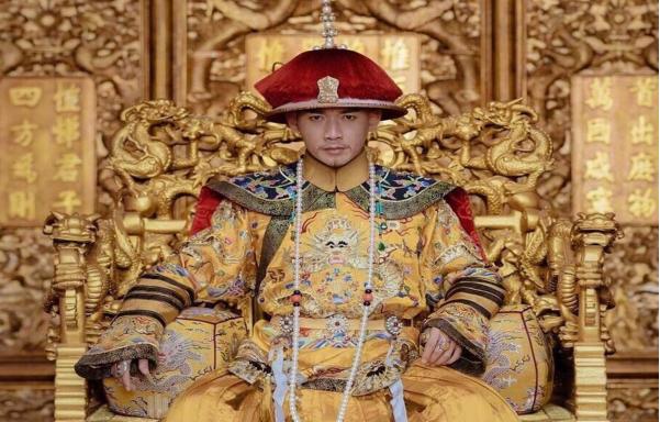 清朝在乾隆时期开始衰落,清朝皇帝画像与清朝衰落