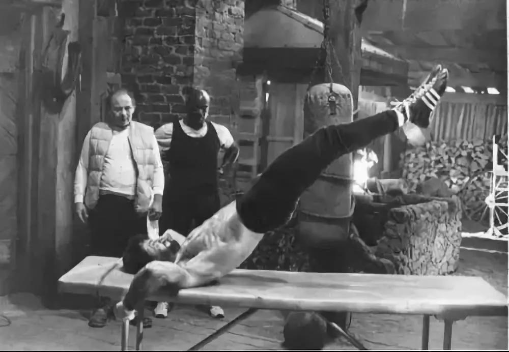 辱华手势是舞蹈动作？看看李小龙当年如何回应