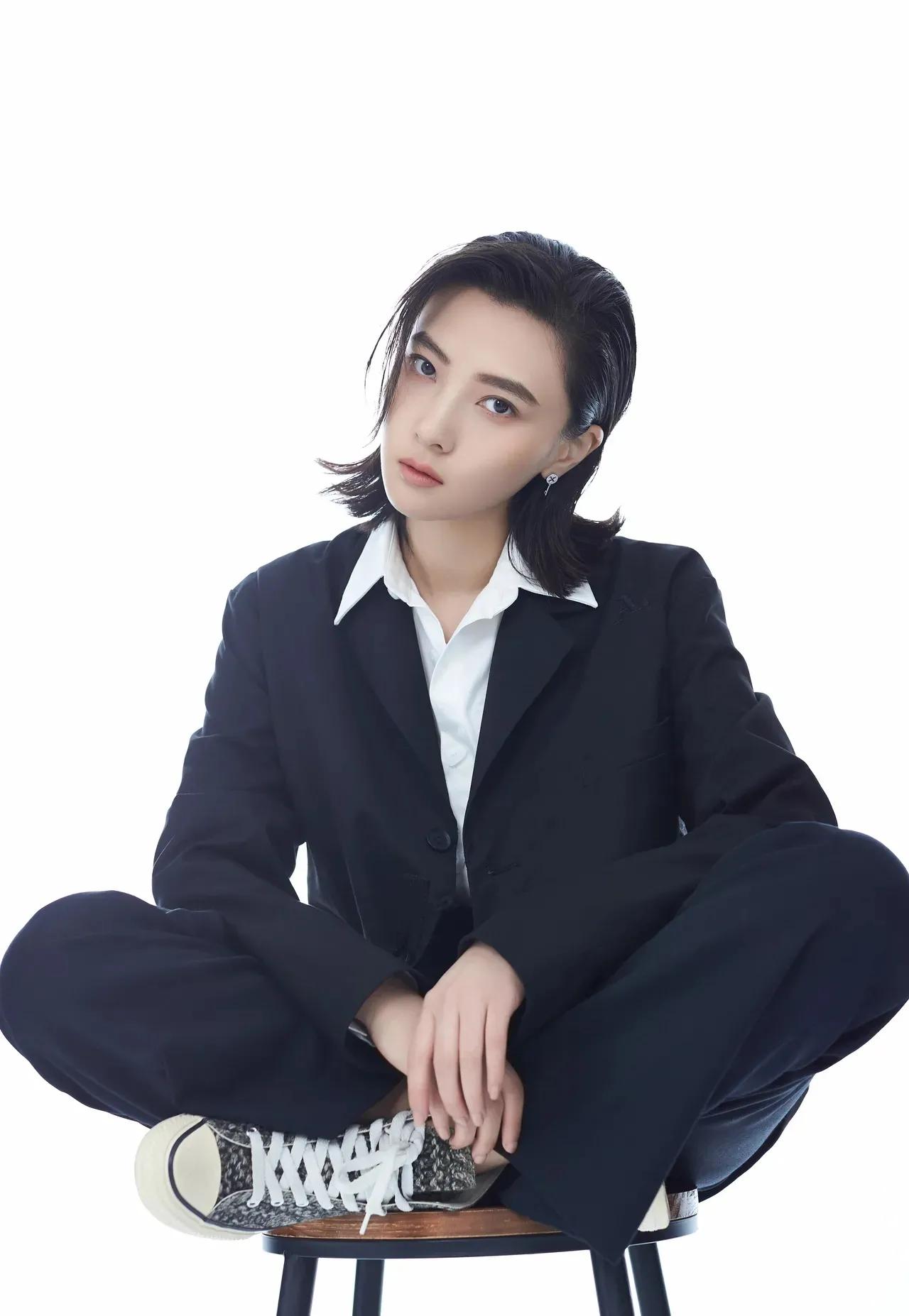 主持人柏安,柏安的红酒