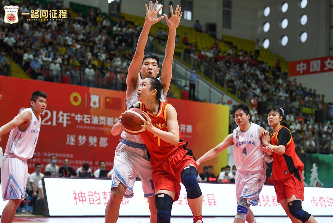 女篮坎贝奇扣篮视频,信口开河女版