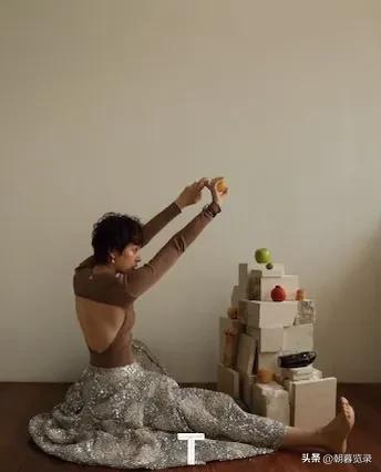 孙俪穿超短上衣秀小蛮腰,孙俪机场最新穿搭图片