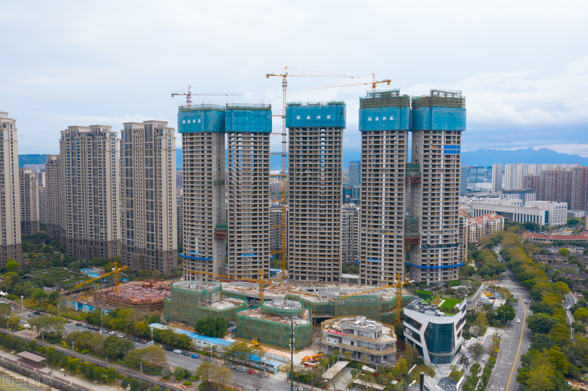 秦皇岛楼市，下滑5.4%，连跌一年后回归平静，冰冷的楼市何时结束