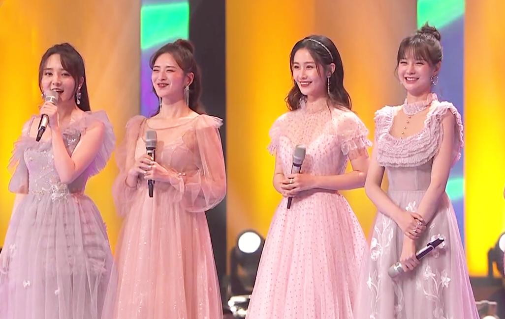 芒果电商晚会：6人主持团抢眼，4小花同台比美，何炅接班人被替代