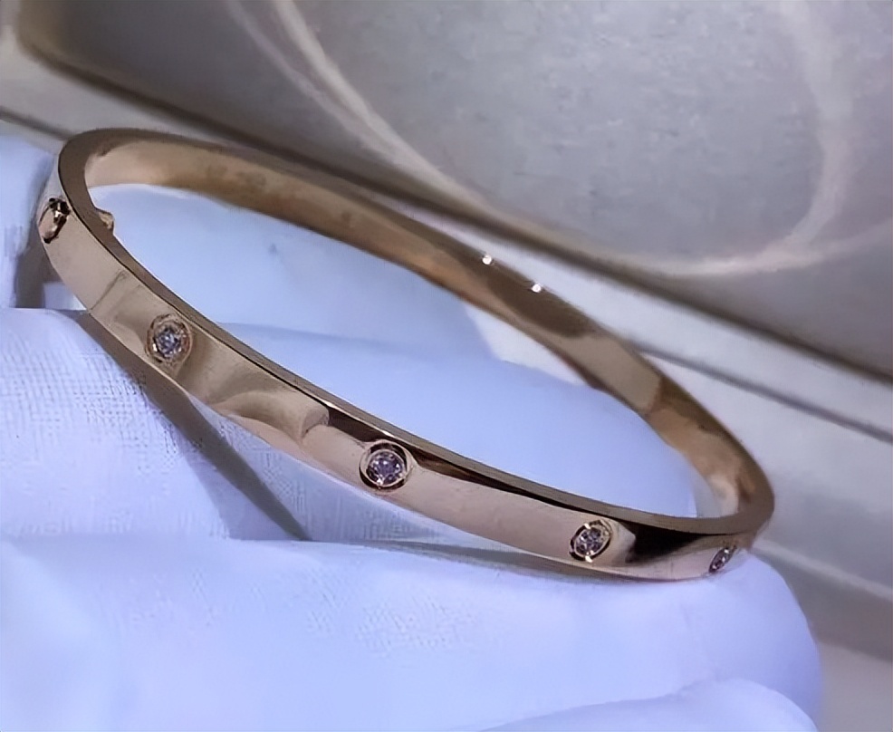 卡地亚手镯有收藏价值吗,卡地亚手镯18k金回收多少钱一克