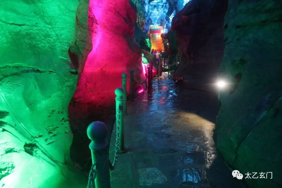 北京八奇洞显圣龙潭,最近发现的最大溶洞