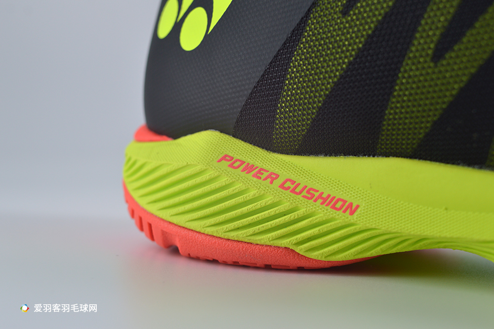 林丹阿迪达斯同款羽毛球鞋测评,尤尼克斯cfz林丹版