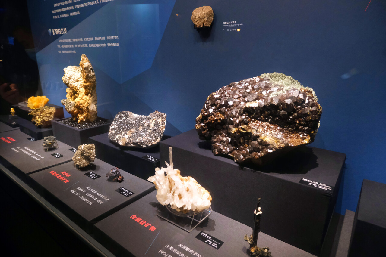 在济南哪里可鉴别石头,一块石头都有什么特征