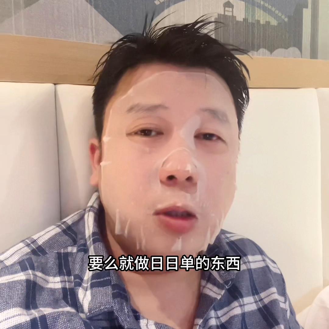 还差8个粉丝破2000，有没有哪位小哥哥小姐姐，借用你...