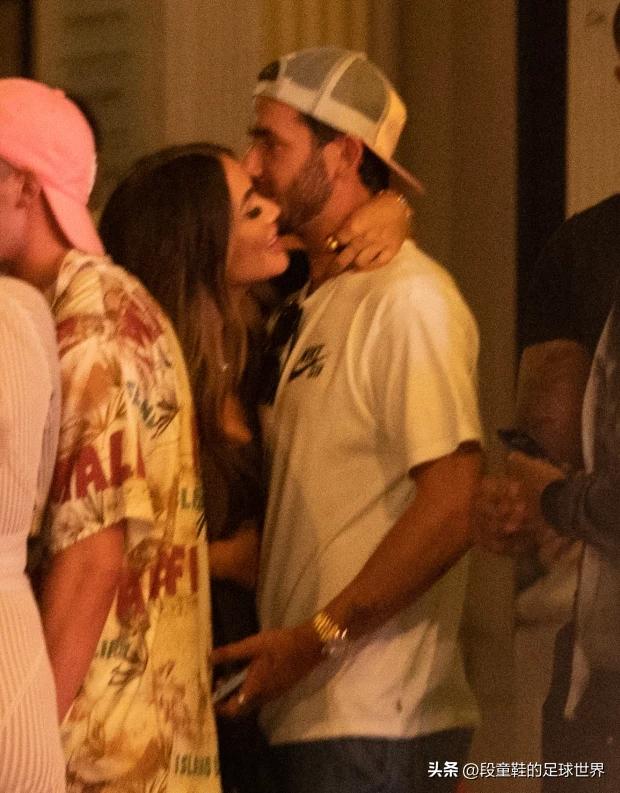 夜店相识！切尔西巨星结新欢绝色美女加入英太太团将督战世界杯