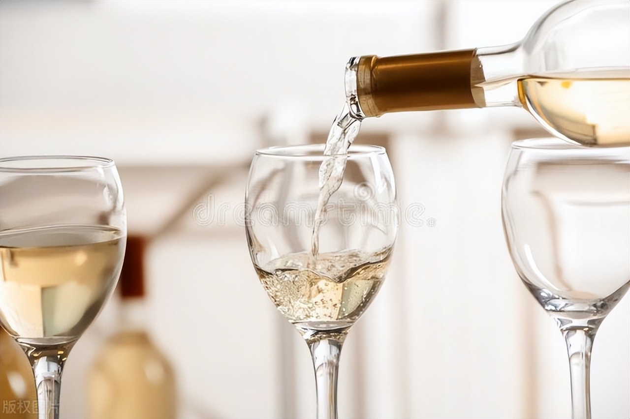 白葡萄酒在什么情况下喝,白葡萄酒最佳饮用酒精度