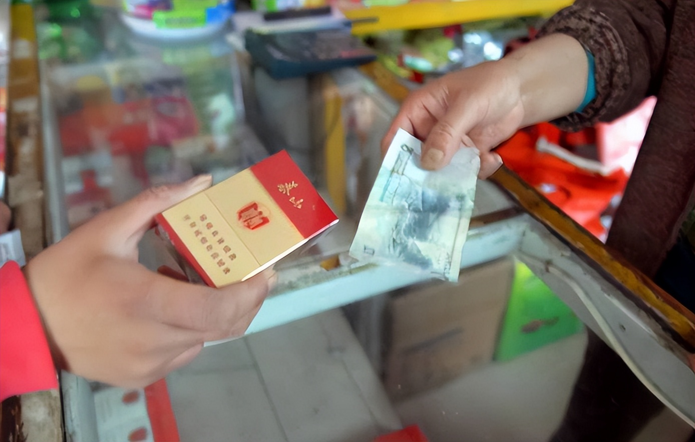 拿了烟草证每个月能拿多少工资,拿下烟草证一年躺赚34万