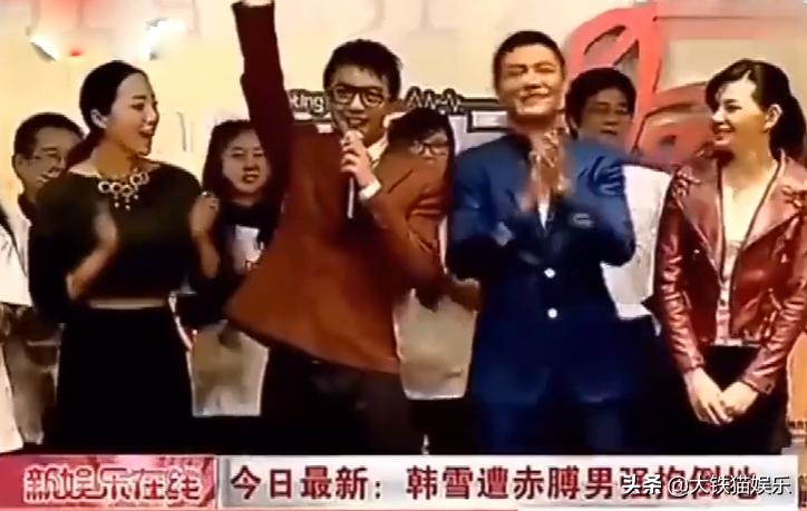 胡歌为礼仪小姐姐化解尴尬娱乐,胡歌帮礼仪小姐解围对比