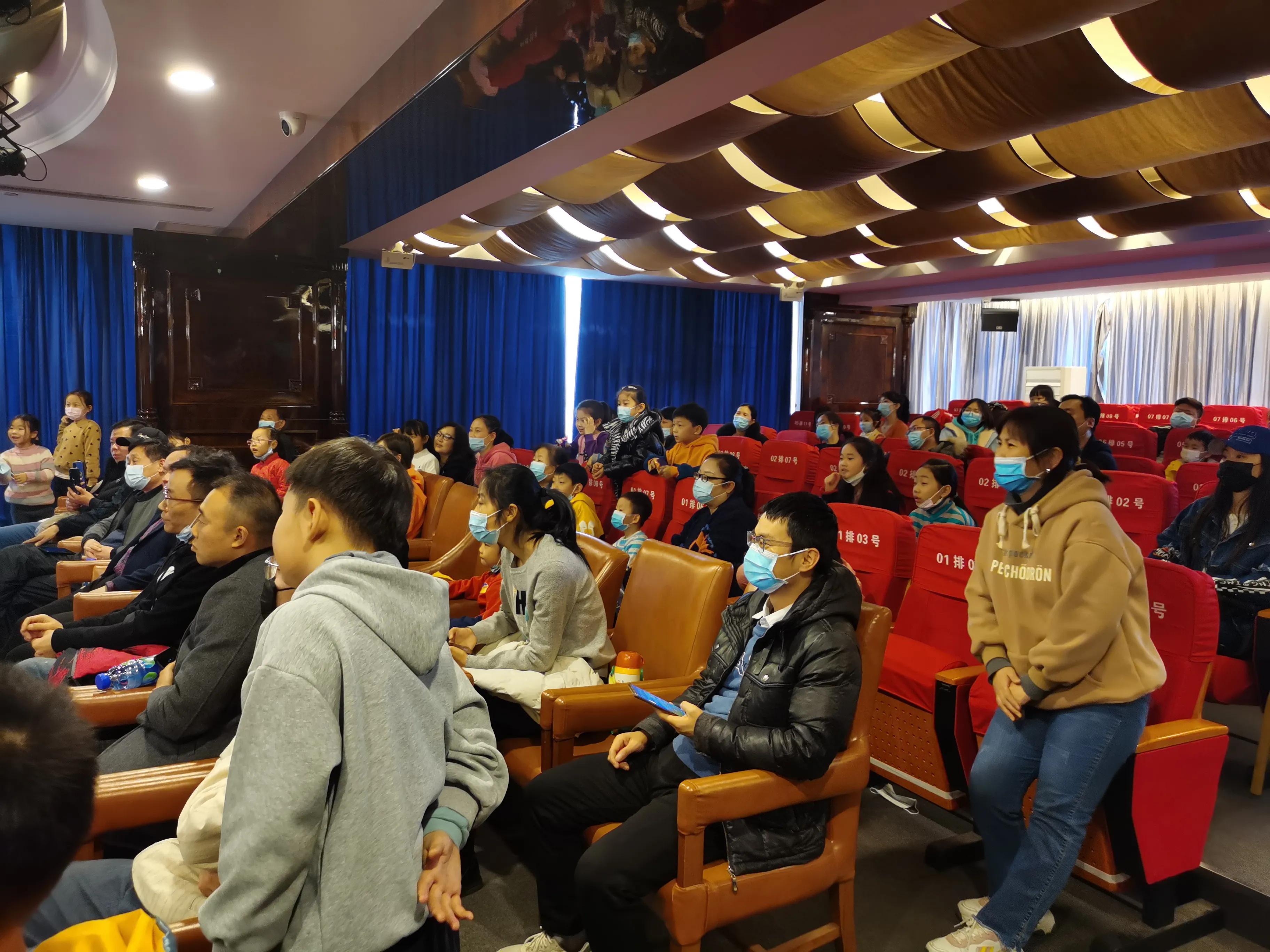 乐享周末时光体验魔术互动秀