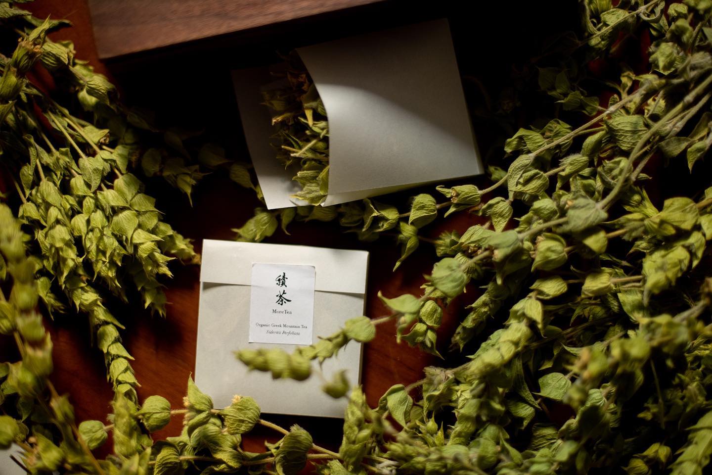 香港初创成功打造茶饮新时尚：首个无酒精成分的酒香茶