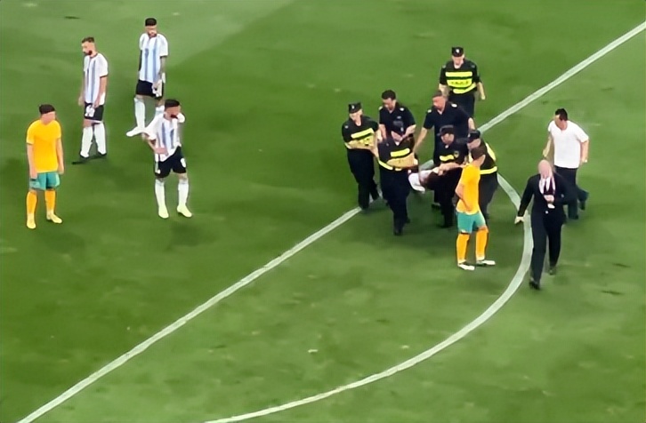 闯进场拥抱梅西球迷发声,球迷冲进球场拥抱梅西跑了多少米