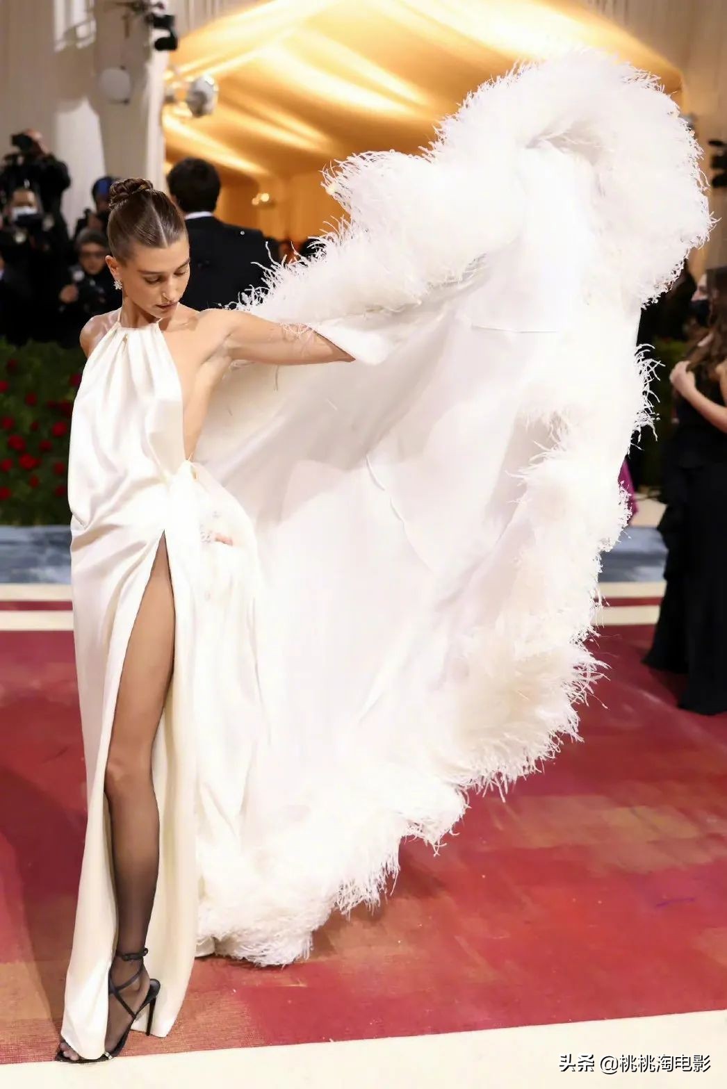 metgala群星红毯造型,2022metgala红毯完整版