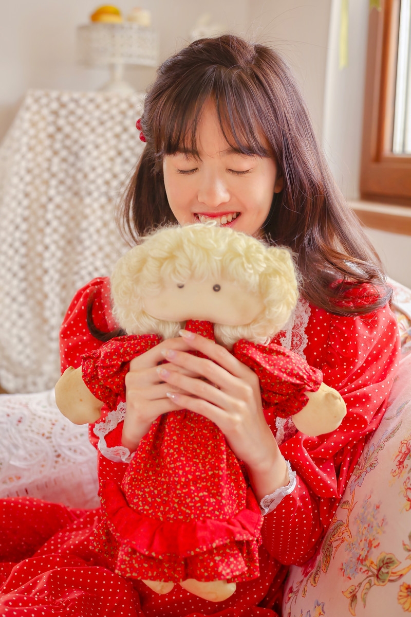 红色萝莉裙女孩动漫图片,粉色萝莉公主裙18岁女孩