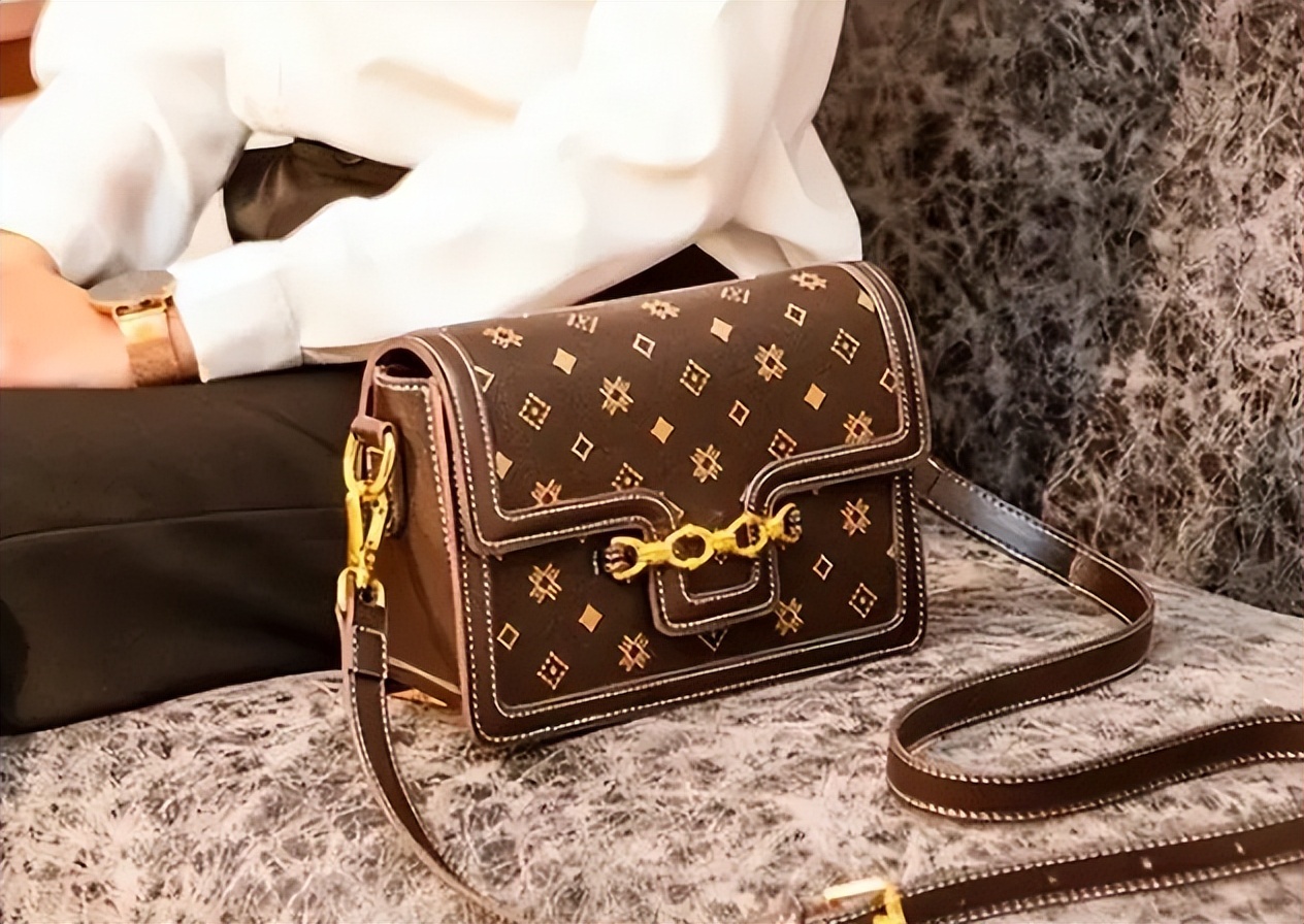 如何识别奢侈品包包真假,奢侈品鉴定怎么知道真假